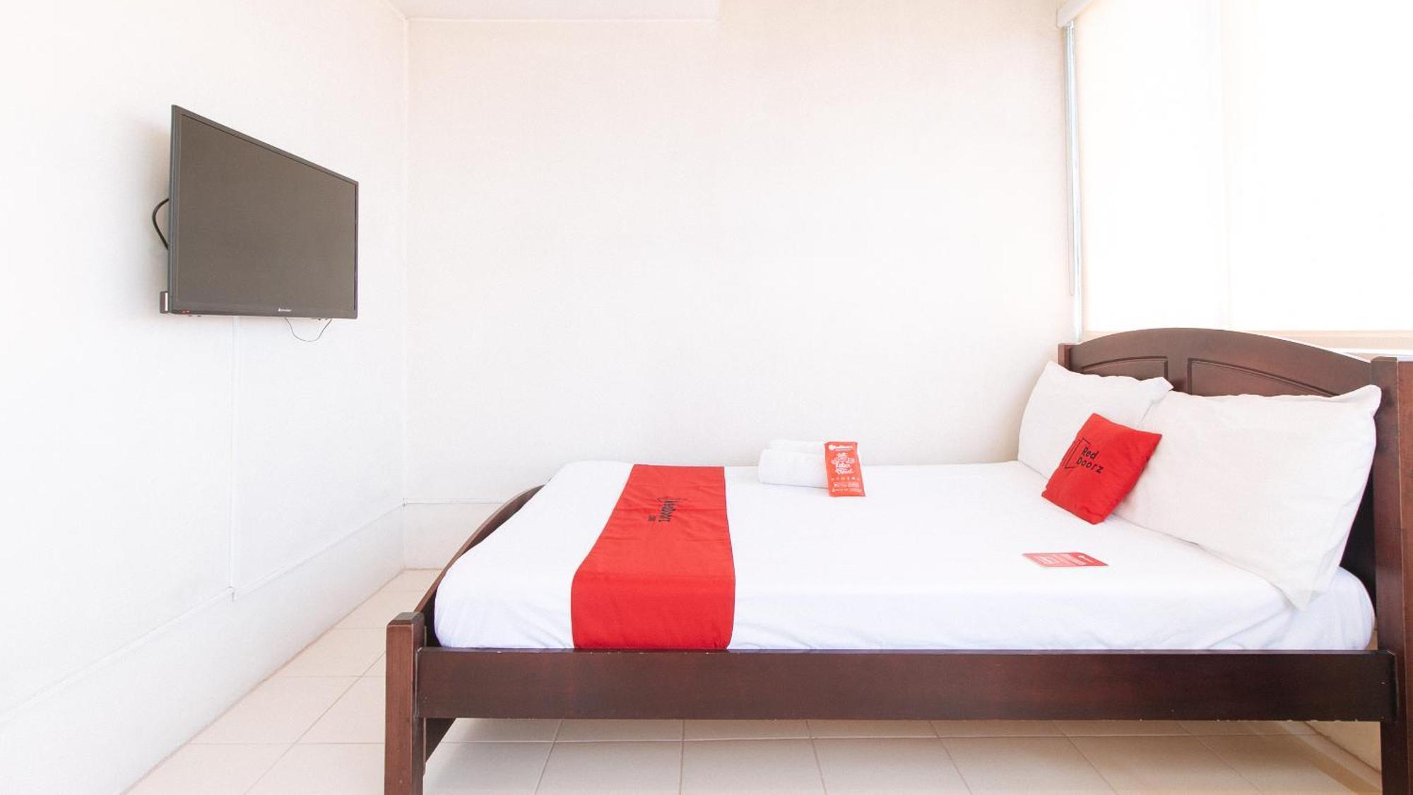 RedDoorz Plus @ E Rodriguez Corner Banawe Quezon City Exterior foto