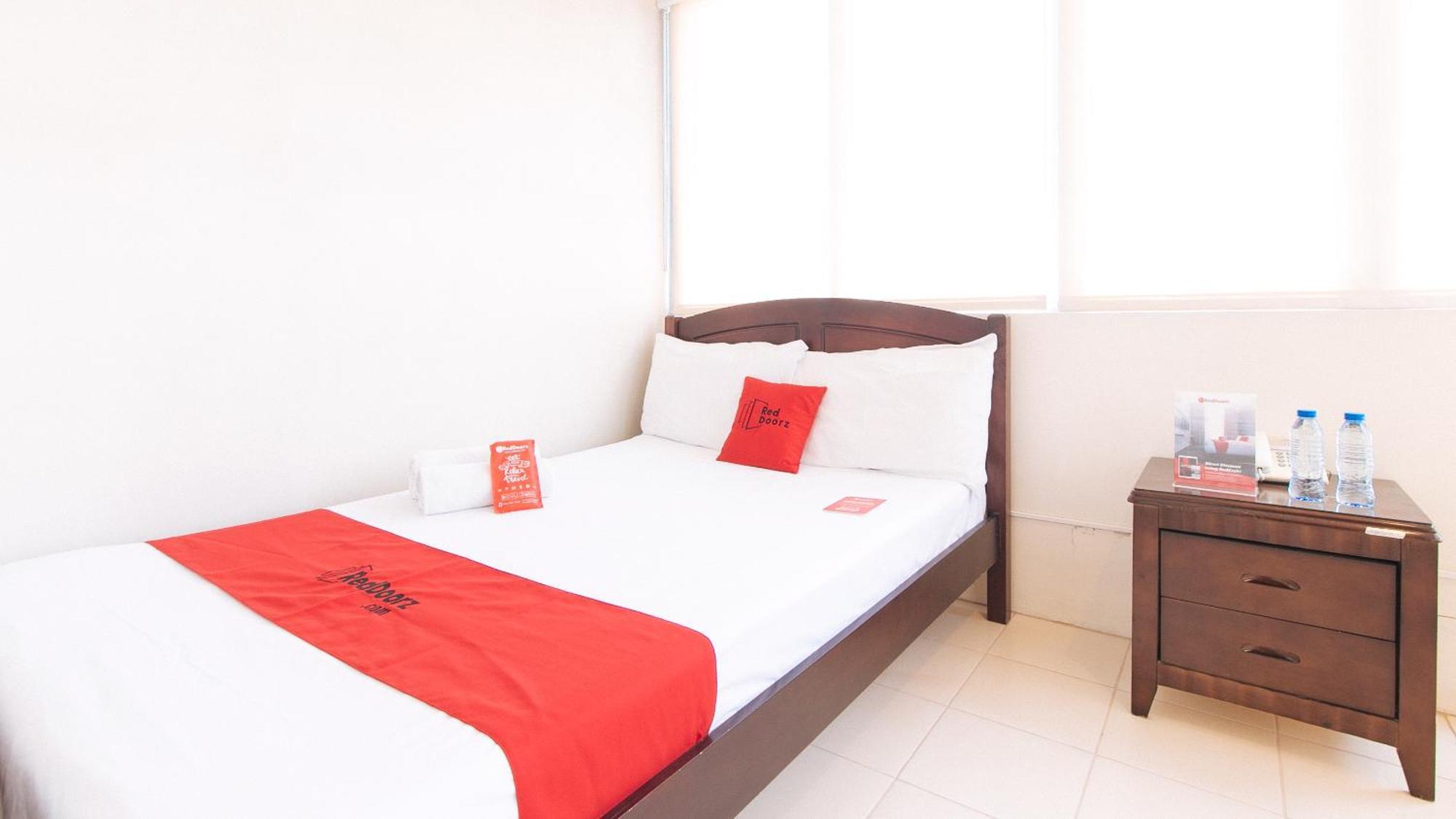 RedDoorz Plus @ E Rodriguez Corner Banawe Quezon City Exterior foto