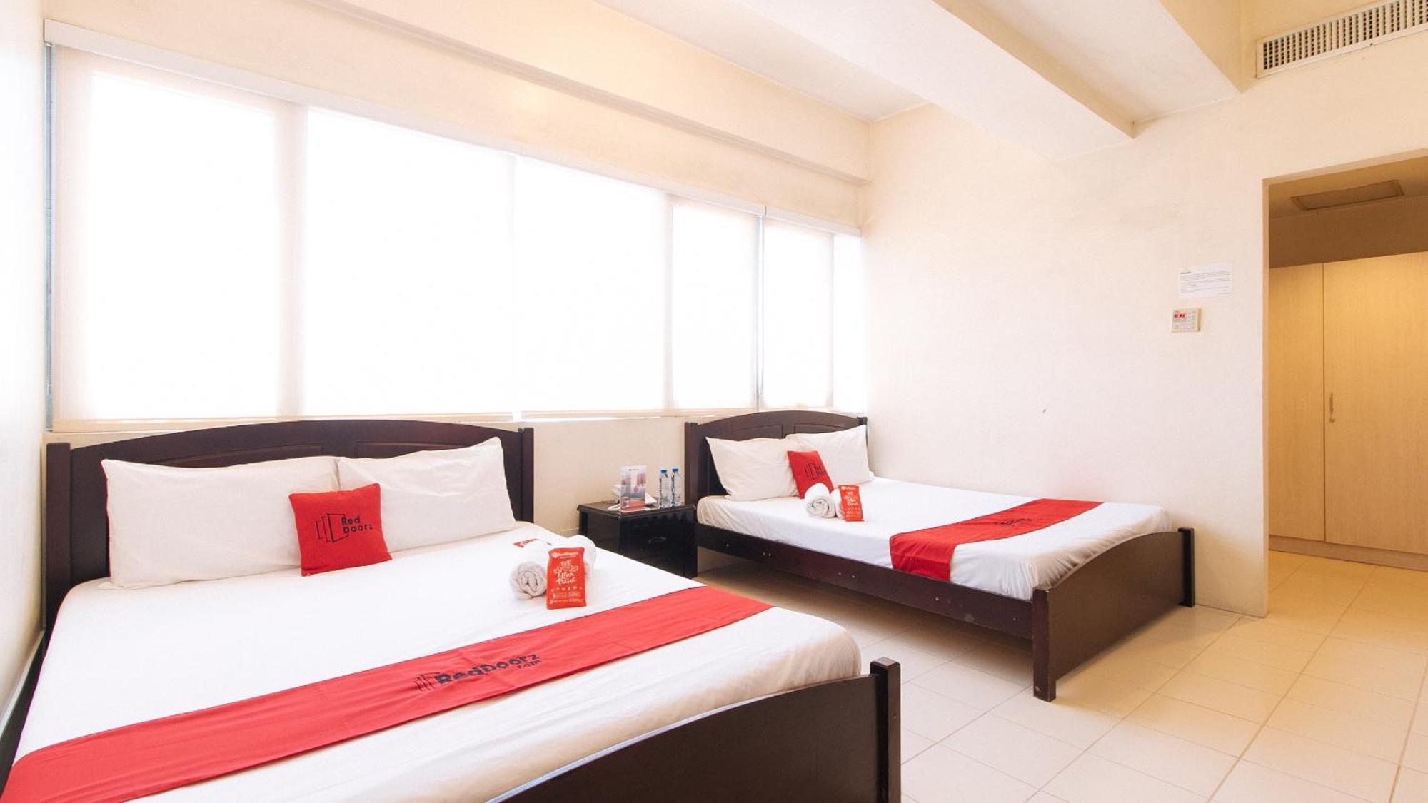 RedDoorz Plus @ E Rodriguez Corner Banawe Quezon City Exterior foto