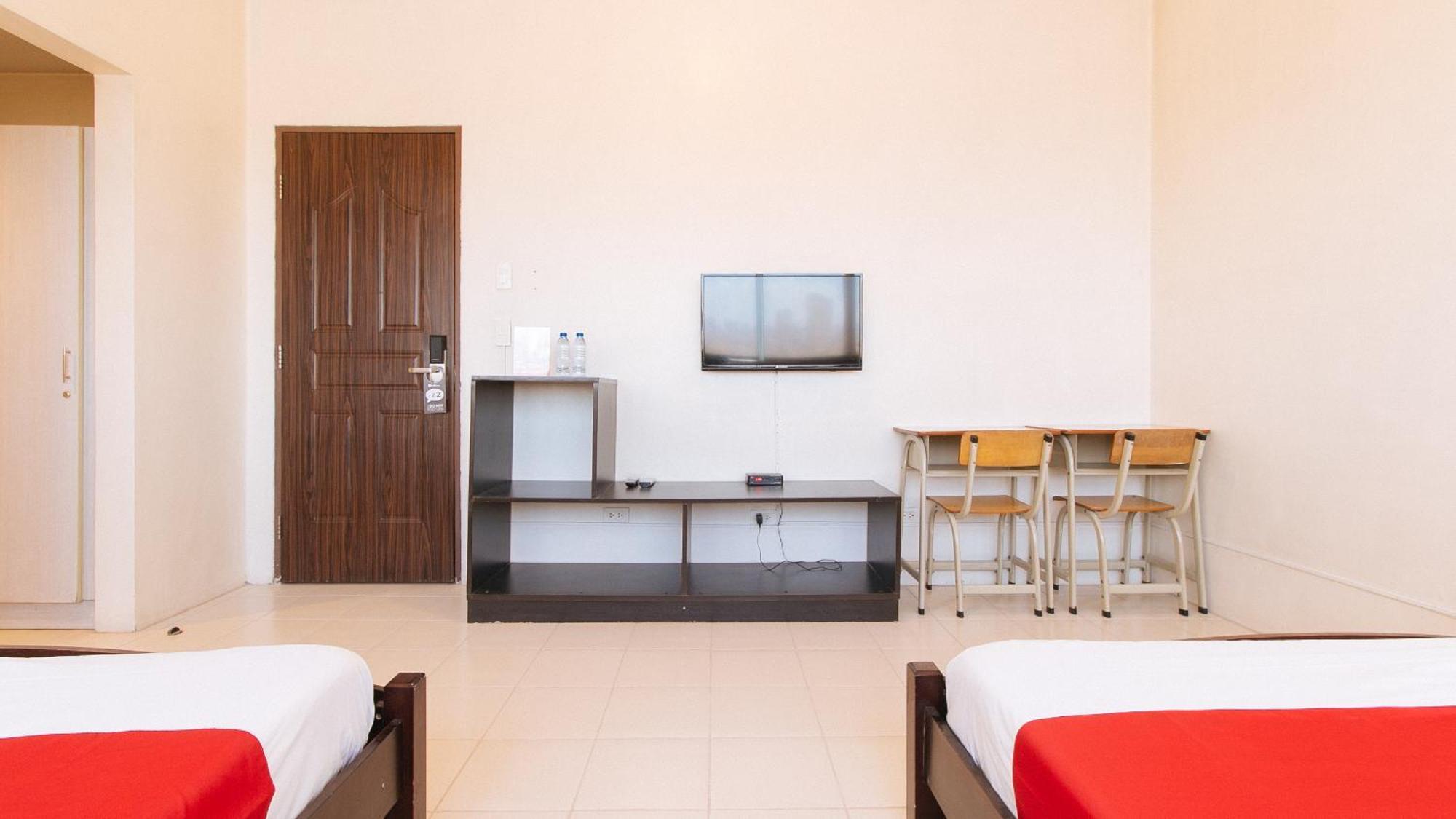 RedDoorz Plus @ E Rodriguez Corner Banawe Quezon City Exterior foto