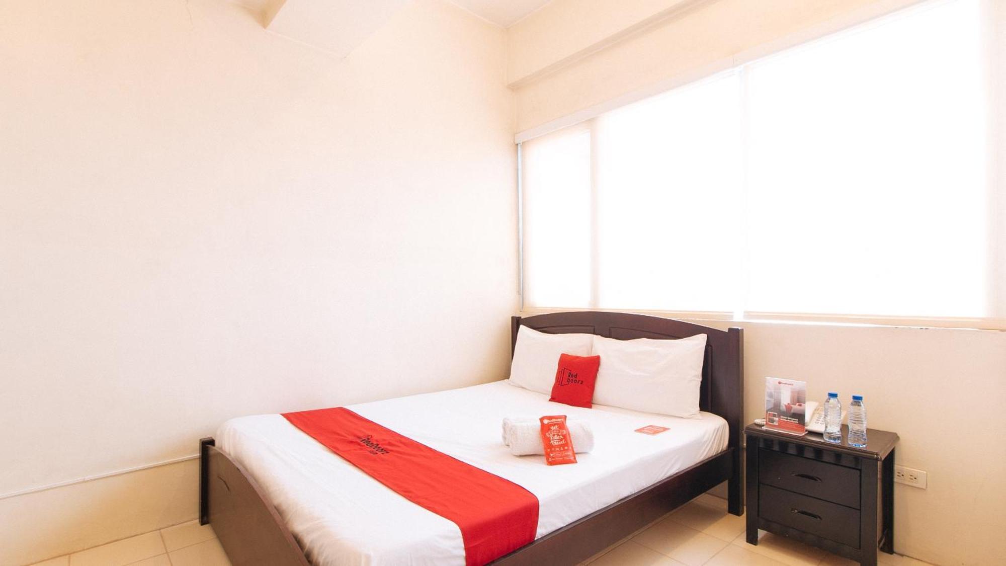RedDoorz Plus @ E Rodriguez Corner Banawe Quezon City Exterior foto