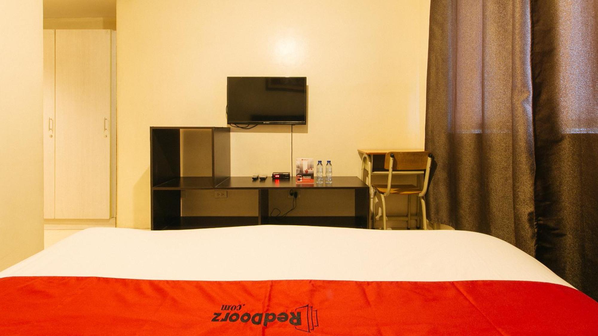 RedDoorz Plus @ E Rodriguez Corner Banawe Quezon City Exterior foto