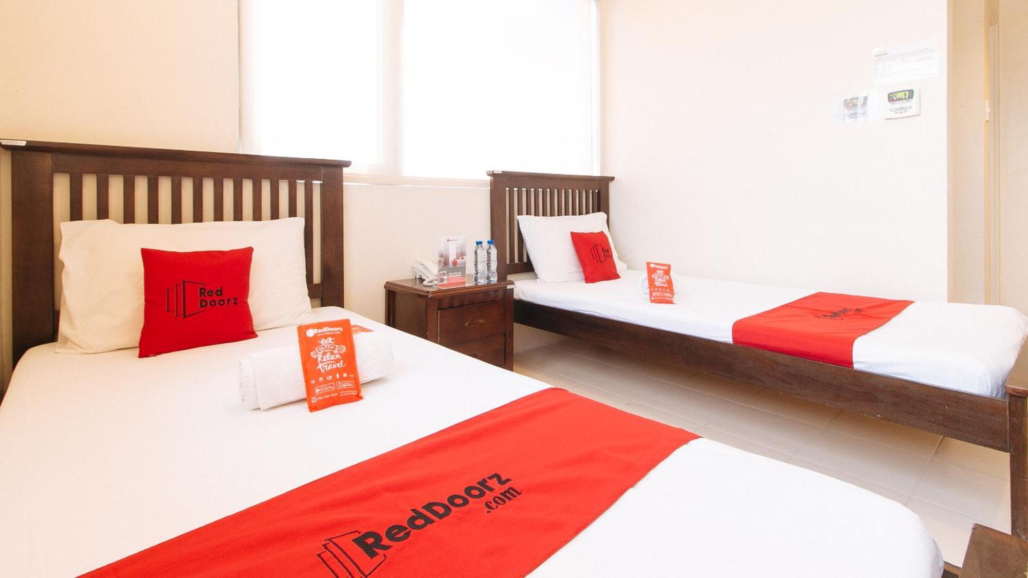 RedDoorz Plus @ E Rodriguez Corner Banawe Quezon City Exterior foto